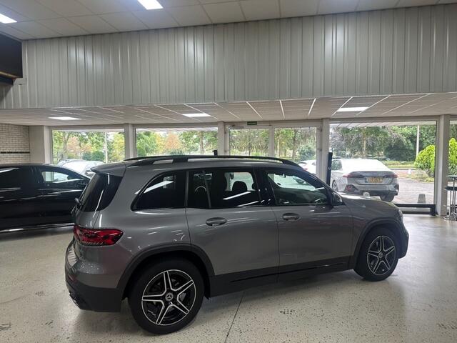 Mercedes-Benz GLB-Klasse 200 BNS SOLUT. AMG Night Pakket Camera Dodehoekdetectie Stoelverwarming Sfeerverlichting