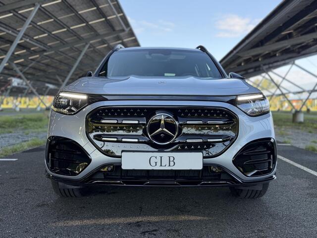 Mercedes-Benz GLB-Klasse 250+ Business Solution AMG 7p. 85.5 kWh | Night | Trekhaak | 7 persoons | Panoramadak | Sfeerverlichting | Distronic | Parkeercamera |