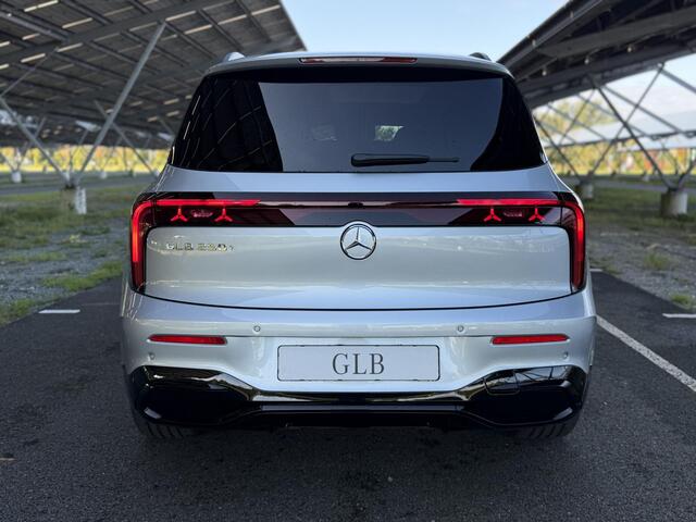 Mercedes-Benz GLB-Klasse 250+ Business Solution AMG 7p. 85.5 kWh | Night | Trekhaak | 7 persoons | Panoramadak | Sfeerverlichting | Distronic | Parkeercamera |