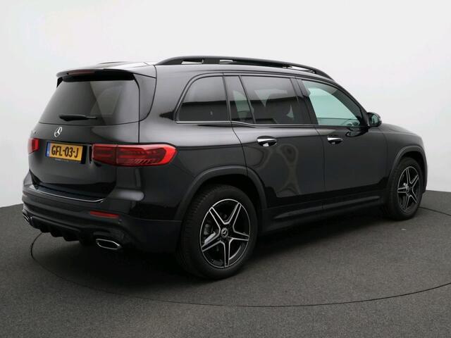 Mercedes-Benz GLB-Klasse 180 AMG Line AMG Line | Night Pakket | Panorama Schuif-Kanteldak | MBUX Augmented Reality navigatie | Parkeerpakket met achteruitrijcamera | Sfeerverlichting. Inclusief 24 maanden Mercedes-Benz Certified garantie voor Europa.
