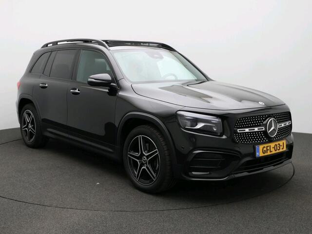 Mercedes-Benz GLB-Klasse 180 AMG Line AMG Line | Night Pakket | Panorama Schuif-Kanteldak | MBUX Augmented Reality navigatie | Parkeerpakket met achteruitrijcamera | Sfeerverlichting. Inclusief 24 maanden Mercedes-Benz Certified garantie voor Europa.