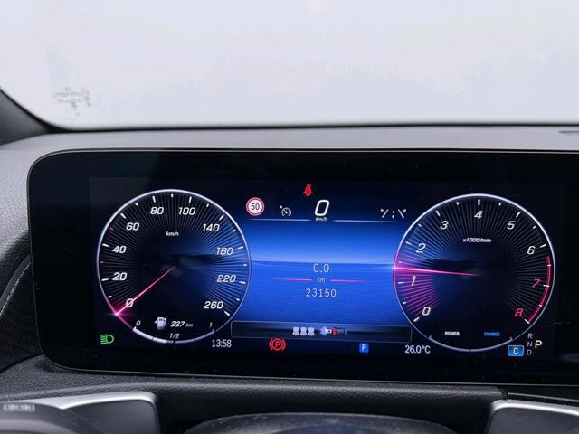 Mercedes-Benz GLB-Klasse 180 AMG Line AMG Line | Night Pakket | Panorama Schuif-Kanteldak | MBUX Augmented Reality navigatie | Parkeerpakket met achteruitrijcamera | Sfeerverlichting. Inclusief 24 maanden Mercedes-Benz Certified garantie voor Europa.