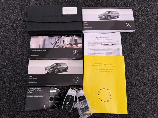 Mercedes-Benz GLB-Klasse 180 AMG Line AMG Line | Night Pakket | Panorama Schuif-Kanteldak | MBUX Augmented Reality navigatie | Parkeerpakket met achteruitrijcamera | Sfeerverlichting. Inclusief 24 maanden Mercedes-Benz Certified garantie voor Europa.