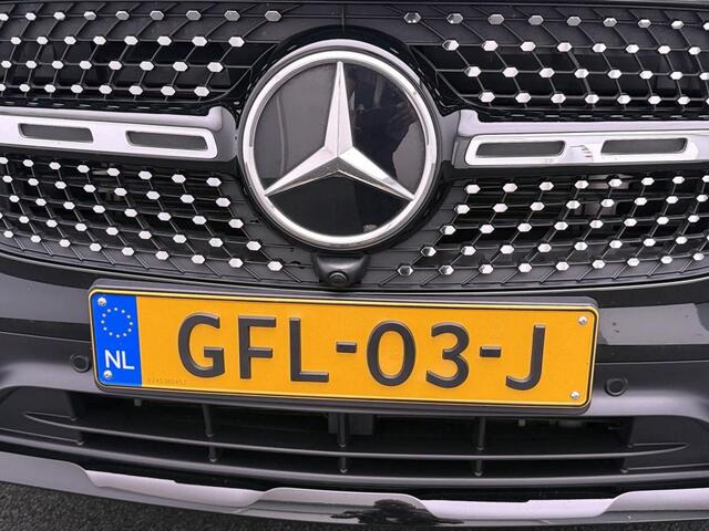 Mercedes-Benz GLB-Klasse 180 AMG Line AMG Line | Night Pakket | Panorama Schuif-Kanteldak | MBUX Augmented Reality navigatie | Parkeerpakket met achteruitrijcamera | Sfeerverlichting. Inclusief 24 maanden Mercedes-Benz Certified garantie voor Europa.