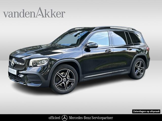 Mercedes-Benz GLB-Klasse 180 AMG 7-pers. // Trekhaak // Panoramadak // Memory // Keyless // Carplay // MultiBeam LED // Nightpakket // Sfeerverlichting