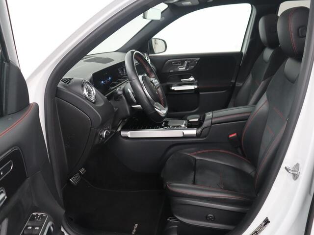 Mercedes-Benz GLB-Klasse 200 Business Solution AMG | Panoramadak | Memory | Leder/alcantara | Trekhaak | Cruise control | Stoelverwarming | Camera | Park assist | Sfeerverlichting | Carplay