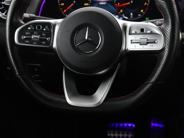 Mercedes-Benz GLB-Klasse 200 Business Solution AMG | Panoramadak | Memory | Leder/alcantara | Trekhaak | Cruise control | Stoelverwarming | Camera | Park assist | Sfeerverlichting | Carplay