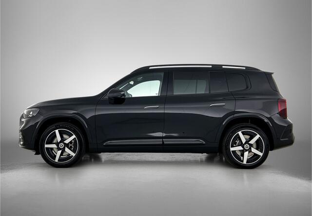 Mercedes-Benz GLB-Klasse 200 Business Solution AMG 7p. 58 kWh | Premium pakket | Winterpakket | Nightpakket | Stoelenpakket | Trekhaak | Vast panoramadak | Massage functie | 19" vijfspaaks lichtmetalen AMG-velgen | GUARD 360° |