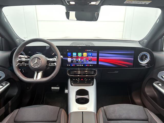 Mercedes-Benz GLB-Klasse 200 Business Solution AMG 7p. 58 kWh | Premium pakket | Nightpakket | Winterpakket | Sportstoelen | Trekhaak | Vast panoramadak | Massage functie | GUARD 360° | 19" vijfspaaks lichtmetalen AMG-velgen |