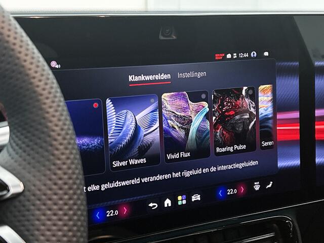 Mercedes-Benz GLB-Klasse 200 Business Solution AMG 7p. 58 kWh | Premium pakket | Nightpakket | Winterpakket | Sportstoelen | Trekhaak | Vast panoramadak | Massage functie | GUARD 360° | 19" vijfspaaks lichtmetalen AMG-velgen |