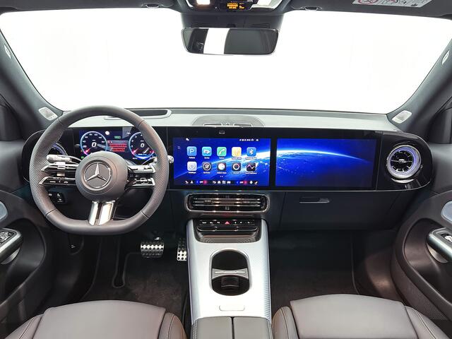 Mercedes-Benz GLB-Klasse 200 Business Solution AMG 7p. 58 kWh | Premium plus pakket | Nightpakket | Parkeerpakket | Trekhaak | Vast panoramadak | GUARD 360° | Massage functie | Burmester Surround Sound systeem | 19" vijfspaaks lichtmetalen AMG-velgen |