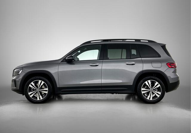 Mercedes-Benz GLB-Klasse 200 Star Edition LIMITED Panoramadak l Keyless l Trekhaak l Navigatie l Stoelverwarming l Sfeerverlichting l Leder l Achteruitrijcamera Inclusief 24 maanden MB Certified garantie voor Europa.