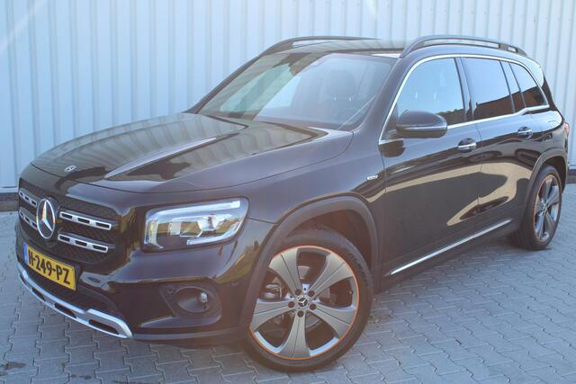 Mercedes-Benz GLB-Klasse 200 Premium Edition 1 | Incl. 12 maanden garantie | AMG Line | Stoelverwarming | Trekhaak | Elektrische kofferbakklep | Achteruitrijcamera | Keyless entry/start | Sfeerverlichting | Cruise controle | Lane assist | Climate controle | DAB | Lederen bekleding | Origineel NL Auto | NAP |