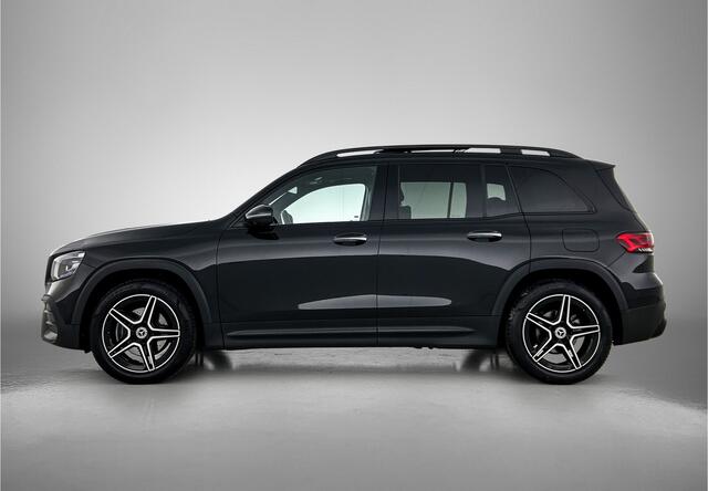 Mercedes-Benz GLB-Klasse 200 AMG Line AMG Line | Night Pakket | Panorama Schuif-Kanteldak | Trekhaak | Head-up display | Distronic | Inclusief 24 maanden Mercedes-Benz Certified garantie voor Europa.