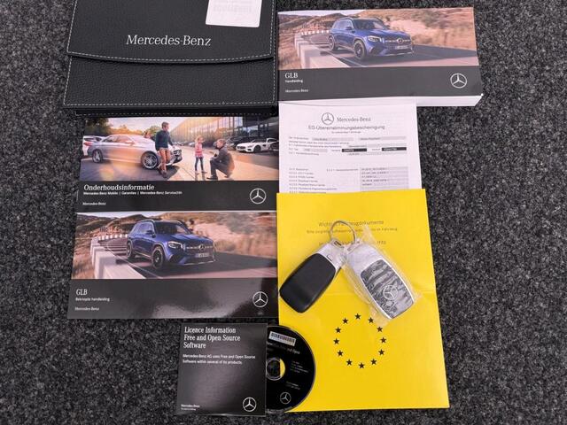 Mercedes-Benz GLB-Klasse 200 Business Solution AMG 7p. 7 Persoons | AMG Line | Night pakket | Panorama Schuif-Kanteldak | Parkeerpakket met achteruitrijcamera. Inclusief 24 maanden Mercedes-Benz Certified garantie voor Europa.
