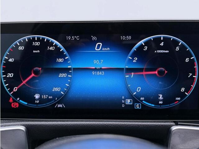 Mercedes-Benz GLB-Klasse 180 Business Solution AMG 7p. 7 Persoons | Premium Plus | AMG Line | Night Pakket | Panorama Schuif-Kanteldak. Inclusief 24 maanden Mercedes-Benz Certified garantie voor Europa.