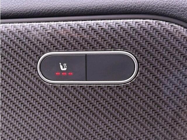 Mercedes-Benz GLB-Klasse 180 Business Solution AMG 7p. 7 Persoons | Premium Plus | AMG Line | Night Pakket | Panorama Schuif-Kanteldak. Inclusief 24 maanden Mercedes-Benz Certified garantie voor Europa.
