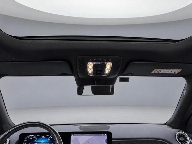 Mercedes-Benz GLB-Klasse 200 AMG Line | Panoramadak | Sfeerverlichting |