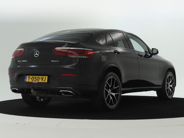 Mercedes-Benz GLC-KLASSE Coupé 300e 4MATIC Premium Plus | Schuifdak | Achteruitrijcamera | Trekhaak | Multibeam Koplampen | Nightpakket | Inclusief 24 maanden MB Certified garantie voor Europa.