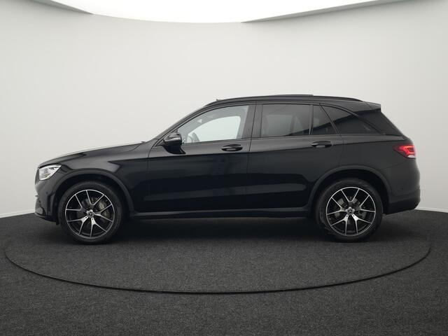Mercedes-Benz GLC-KLASSE 300e 4MATIC AMG Night Plug In Hybrid 320pk PHEV | Panodak | Alcantara Sportstoelen Verwarmd | L.M. 20" | Virtual | Sfeerverlichting | Navigatie | Apple Carplay | Camera | DAB |