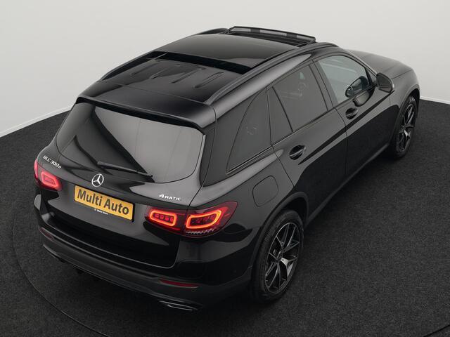 Mercedes-Benz GLC-KLASSE 300e 4MATIC AMG Night Plug In Hybrid 320pk PHEV | Panodak | Alcantara Sportstoelen Verwarmd | L.M. 20" | Virtual | Sfeerverlichting | Navigatie | Apple Carplay | Camera | DAB |