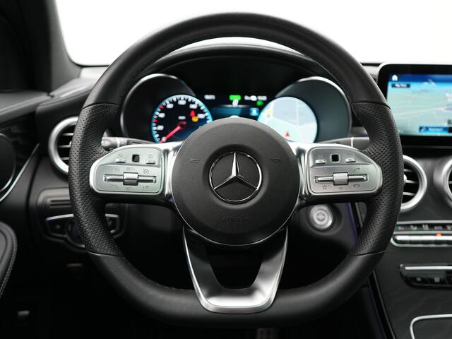 Mercedes-Benz GLC-KLASSE 300e 4MATIC AMG Night Plug In Hybrid 320pk PHEV | Panodak | Alcantara Sportstoelen Verwarmd | L.M. 20" | Virtual | Sfeerverlichting | Navigatie | Apple Carplay | Camera | DAB |