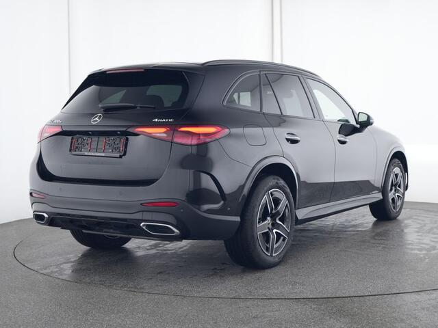 Mercedes-Benz GLC-KLASSE 300 e 4MATIC AMG Plug-In Hybride AMG Line Premium | Night Pakket | Alarm | Panorama Schuif-Kanteldak | DC en AC Laden | Distronic. Inclusief 24 maanden MB Certified garantie voor Europa.