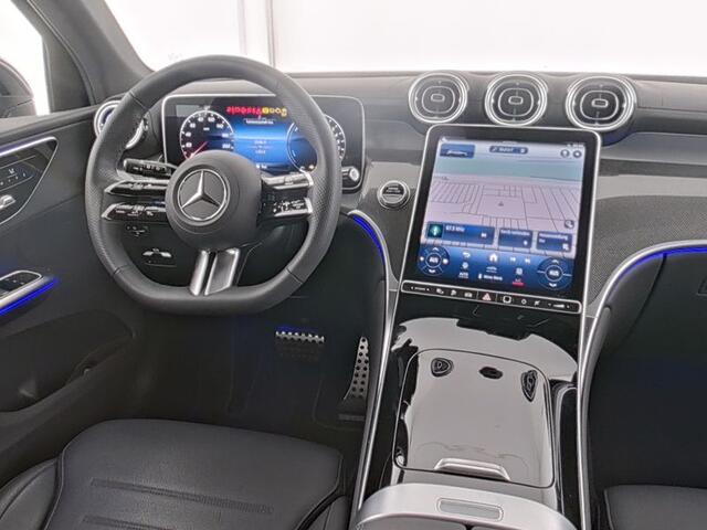 Mercedes-Benz GLC-KLASSE 300 e 4MATIC AMG Plug-In Hybride AMG Line Premium | Night Pakket | Alarm | Panorama Schuif-Kanteldak | DC en AC Laden | Distronic. Inclusief 24 maanden MB Certified garantie voor Europa.