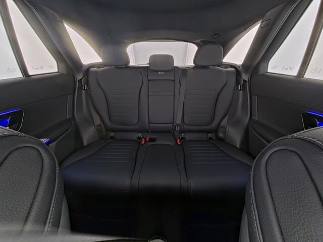 Mercedes-Benz GLC-KLASSE 300 e 4MATIC AMG Plug-In Hybride AMG Line Premium | Night Pakket | Alarm | Panorama Schuif-Kanteldak | DC en AC Laden | Distronic. Inclusief 24 maanden MB Certified garantie voor Europa.