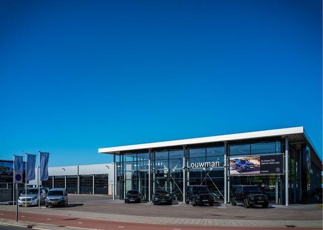 Mercedes-Benz GLC-KLASSE 300 e 4MATIC AMG Plug-In Hybride AMG Line Premium | Night Pakket | Alarm | Panorama Schuif-Kanteldak | DC en AC Laden | Distronic. Inclusief 24 maanden MB Certified garantie voor Europa.