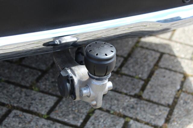 Mercedes-Benz GLC-KLASSE 250-211pk 4MATIC 'Premium'. AUTOMAAT ! Nette 4-wiel aangedreven wagen, trekgewicht 2.400kg ! Autm. airco, navigatie, telefoonvoorb., camera, comfortstoelen, elektr. achterklep, elektr. trekhaak, metallic lak, LM wielen, LED verlichting, etc, etc.