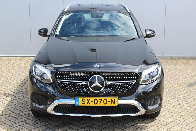 Mercedes-Benz GLC-KLASSE 250-211pk 4MATIC 'Premium'. AUTOMAAT ! Nette 4-wiel aangedreven wagen, trekgewicht 2.400kg ! Autm. airco, navigatie, telefoonvoorb., camera, comfortstoelen, elektr. achterklep, elektr. trekhaak, metallic lak, LM wielen, LED verlichting, etc, etc.