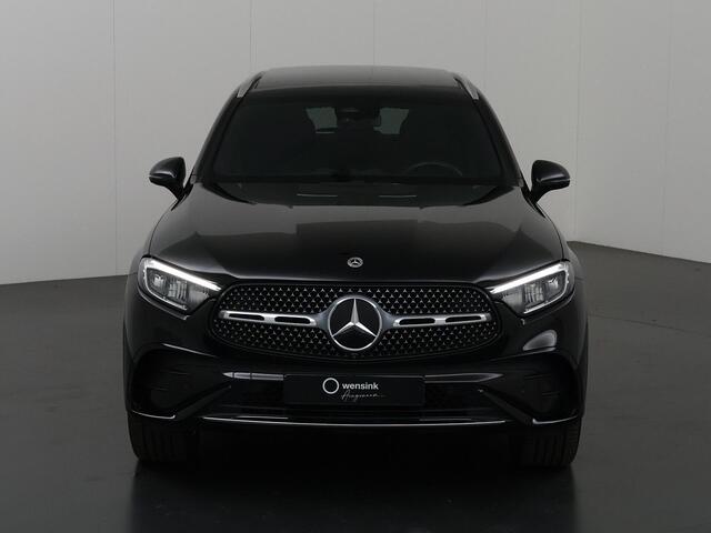 Mercedes-Benz GLC-KLASSE 300e 4MATIC AMG Line | Apple Carplay/Android Auto | Trekhaak | Panoramadak | 360 camera | Sfeerverlcihting | DAB | Cruise control Adaptief |