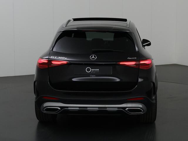 Mercedes-Benz GLC-KLASSE 300e 4MATIC AMG Line | Apple Carplay/Android Auto | Trekhaak | Panoramadak | 360 camera | Sfeerverlcihting | DAB | Cruise control Adaptief |