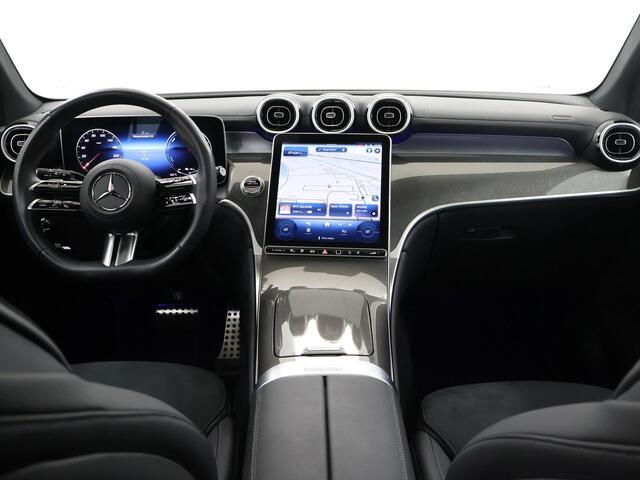 Mercedes-Benz GLC-KLASSE 300e 4MATIC AMG Line | Apple Carplay/Android Auto | Trekhaak | Panoramadak | 360 camera | Sfeerverlcihting | DAB | Cruise control Adaptief |