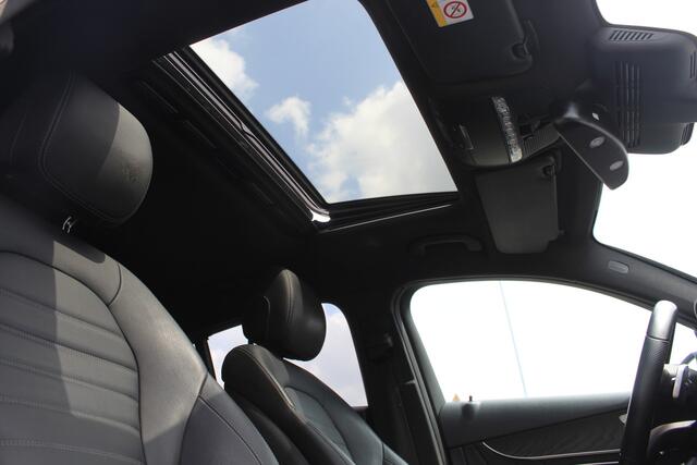 Mercedes-Benz GLC-KLASSE Coupé 250 4MATIC Premium Plus AMG pakket/AUTOMAAT/Burmester/Schuifkanteldak/Navigatie/360° Camera/Dodehoek detectie/Parkeersensoren rondom/Climate control/Adaptive cruise control/Stoelverwarming/Elektrische achterklep/Elektrisch verstelbare stoelen/20'' L