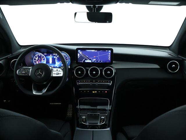 Mercedes-Benz GLC-KLASSE Coupé 300 e AMG Plug-In Hybride | Schuifdak | Achteruitrijcamera | Apple Carplay | Digitale Cockpit | Inclusief 24 maanden MB Certified garantie voor Europa.