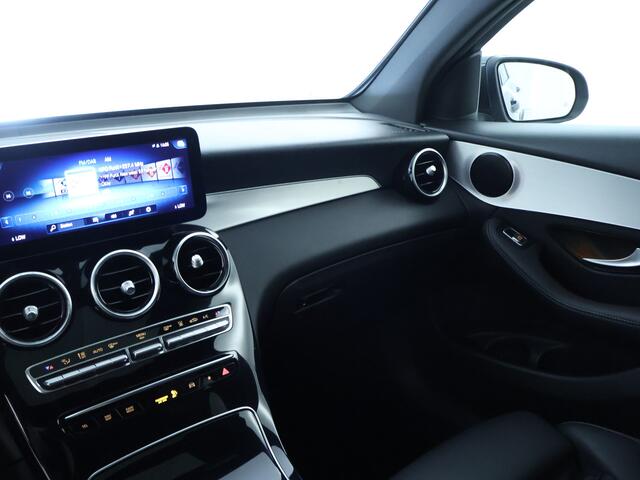 Mercedes-Benz GLC-KLASSE Coupé 300 e AMG Plug-In Hybride | Schuifdak | Achteruitrijcamera | Apple Carplay | Digitale Cockpit | Inclusief 24 maanden MB Certified garantie voor Europa.