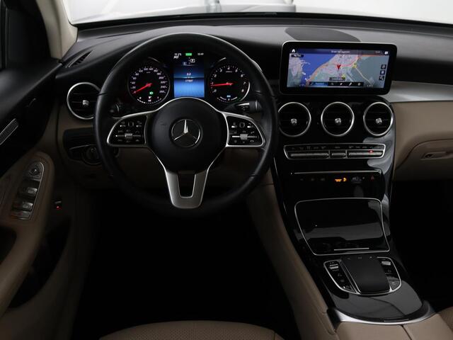 Mercedes-Benz GLC-KLASSE 200 Business Solution Limited | Panoramadak | Leder | Stoelverwarming | Adaptive cruise | Trekhaak | Camera | Carplay