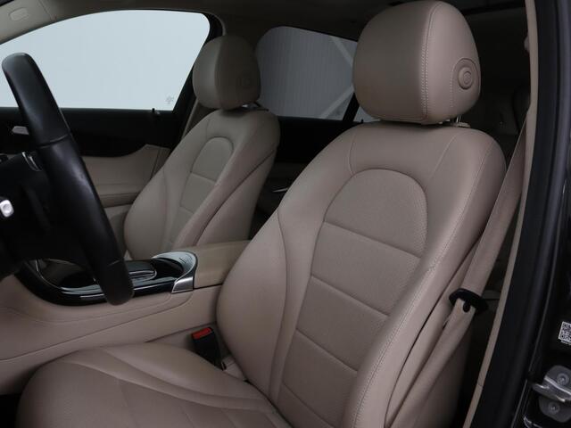 Mercedes-Benz GLC-KLASSE 200 Business Solution Limited | Panoramadak | Leder | Stoelverwarming | Adaptive cruise | Trekhaak | Camera | Carplay