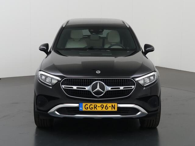 Mercedes-Benz GLC-KLASSE 300e 4MATIC Luxury Line | Panoramadak | Rijassistentiepakket Plus | Trekhaak | Lederen bekleding |