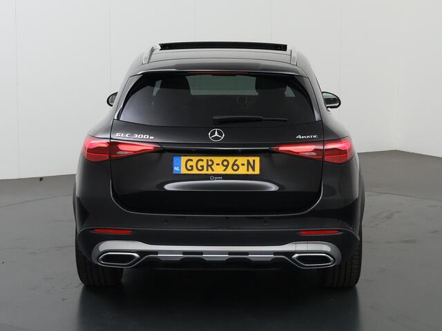 Mercedes-Benz GLC-KLASSE 300e 4MATIC Luxury Line | Panoramadak | Rijassistentiepakket Plus | Trekhaak | Lederen bekleding |