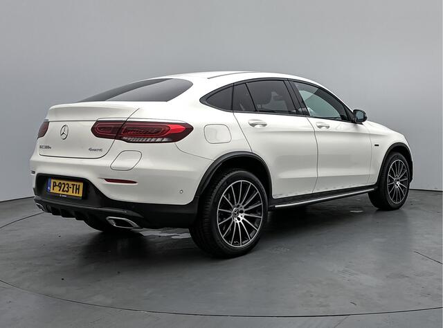 Mercedes-Benz GLC-KLASSE Coupé 300 e 4MATIC Business Solution AMG | Achteruirijcamera | Multispaaks | Navigatie | Nightpaklket | Treeplanken | Inclusief 24 maanden MB Certified garantie voor Europa.