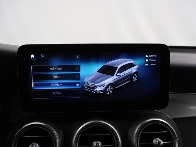 Mercedes-Benz GLC-KLASSE 300e 4MATIC Business Solution AMG | Panoramadak | Burmester | Trekhaak | Keyless | Widescreen | Sfeerverlichting | Stoelverwarming |
