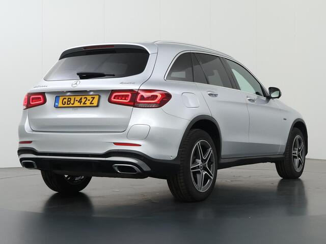 Mercedes-Benz GLC-KLASSE 300e 4MATIC Business Solution AMG | Panoramadak | Burmester | Trekhaak | Keyless | Widescreen | Sfeerverlichting | Stoelverwarming |