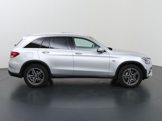 Mercedes-Benz GLC-KLASSE 300e 4MATIC Business Solution AMG | Panoramadak | Burmester | Trekhaak | Keyless | Widescreen | Sfeerverlichting | Stoelverwarming |