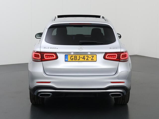 Mercedes-Benz GLC-KLASSE 300e 4MATIC Business Solution AMG | Panoramadak | Burmester | Trekhaak | Keyless | Widescreen | Sfeerverlichting | Stoelverwarming |