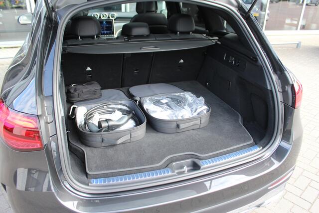 Mercedes-Benz GLC-KLASSE 300e 4MATIC AMG Line | Burmester | Pano | Trekhaak | 360 camera