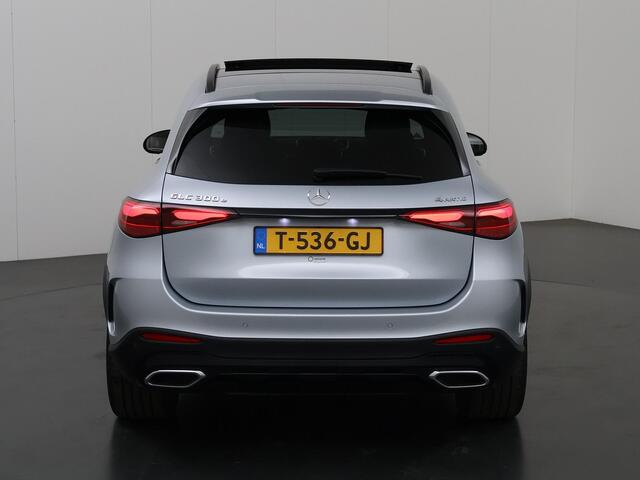Mercedes-Benz GLC-KLASSE 300e 4MATIC AMG Line | Panoramadak | Night | Rijassistentiepakket | 20" lichtmetalen velgen | Sfeerverlichting |