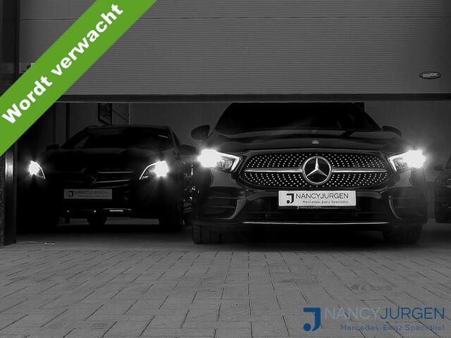 Mercedes-Benz GLC-KLASSE 300e 4M | 2x AMG | 9G Aut | Ambiente | Pano | Distr Pro | Memory Pakket | LED | Sound Pakket | Zwenkb. Trekhaak | Parkeer Pakket | Apple Car Play/Android Auto |